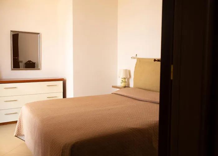 Tatil Evi Rosso Porpora Tuglie